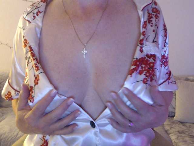 goodSnowQueen's BongaCams show and profile