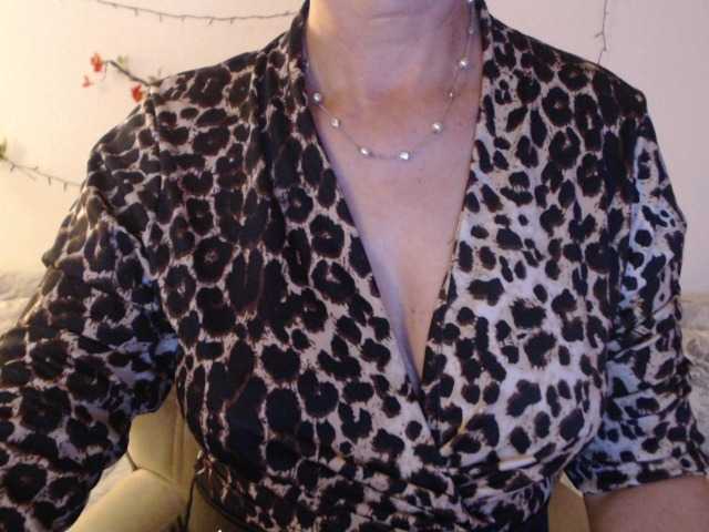 goodSnowQueen from BongaCams is Freechat