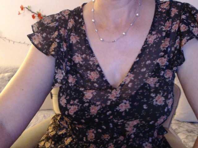 goodSnowQueen from BongaCams is Freechat