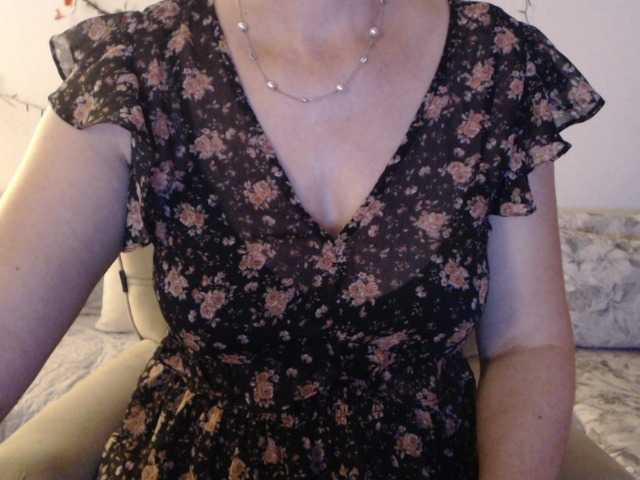 goodSnowQueen from BongaCams is Freechat