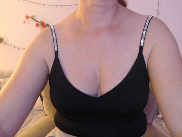 goodSnowQueen from BongaCams is Freechat