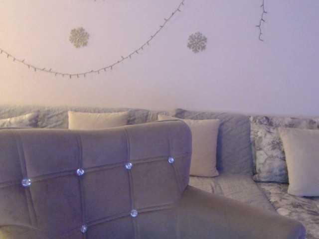 goodSnowQueen's BongaCams show and profile