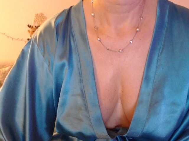 goodSnowQueen's BongaCams show and profile