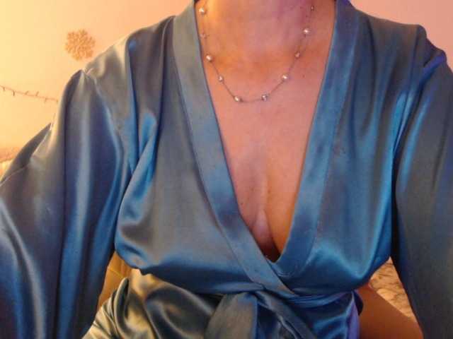 goodSnowQueen's BongaCams show and profile