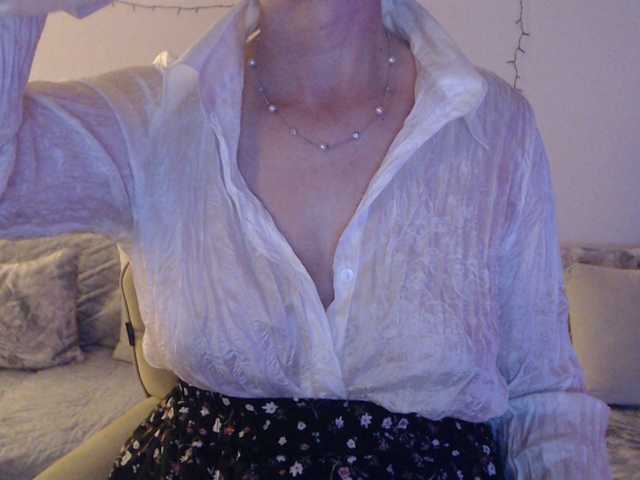 goodSnowQueen live cam profile