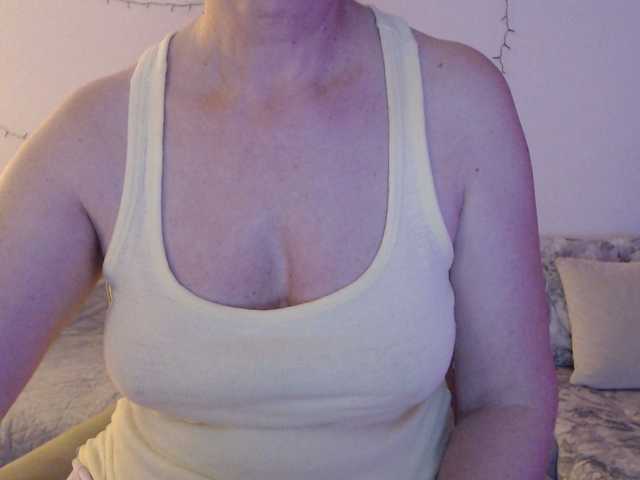 goodSnowQueen's BongaCams show and profile