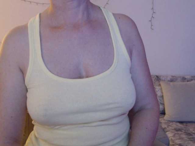 goodSnowQueen's BongaCams show and profile