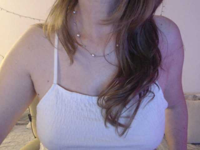 goodSnowQueen live cam profile