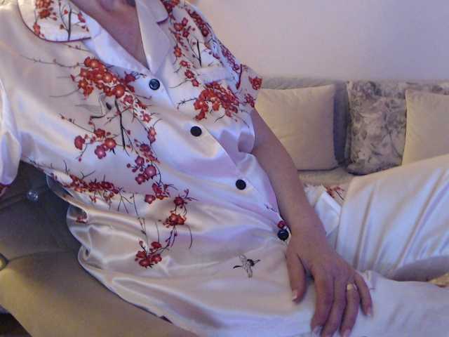 goodSnowQueen's BongaCams show and profile