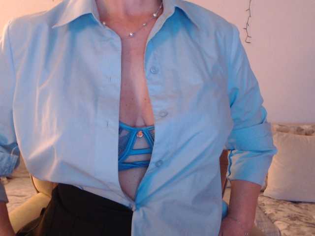 goodSnowQueen from BongaCams is Freechat