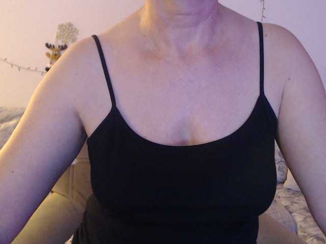goodSnowQueen's BongaCams show and profile