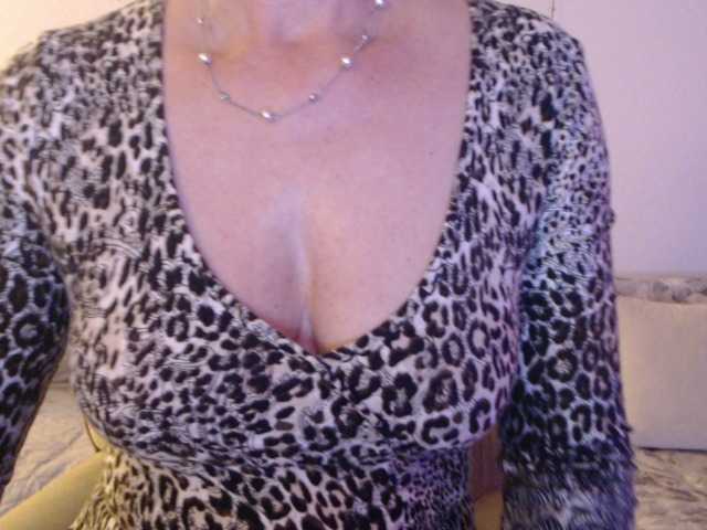 goodSnowQueen's BongaCams show and profile