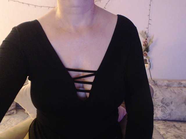 goodSnowQueen's BongaCams show and profile