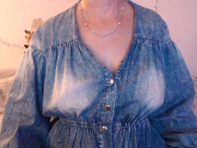 goodSnowQueen's BongaCams show and profile