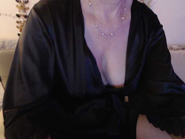 goodSnowQueen's BongaCams show and profile