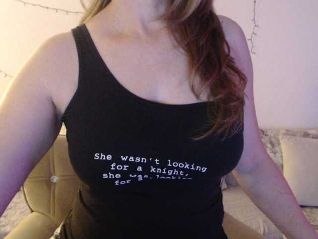 goodSnowQueen's BongaCams show and profile