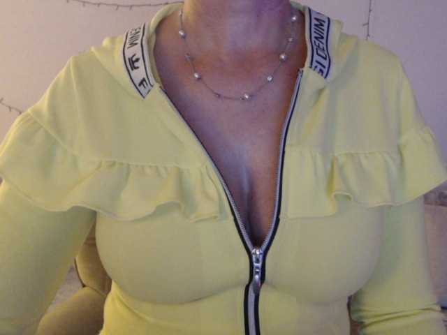 goodSnowQueen's BongaCams show and profile