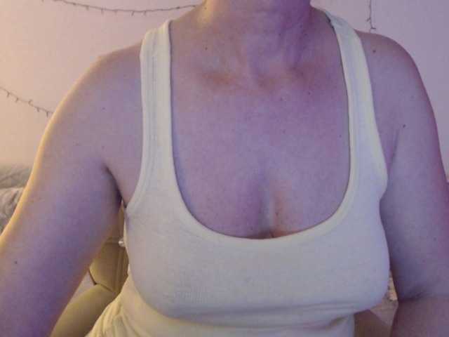 goodSnowQueen's BongaCams show and profile