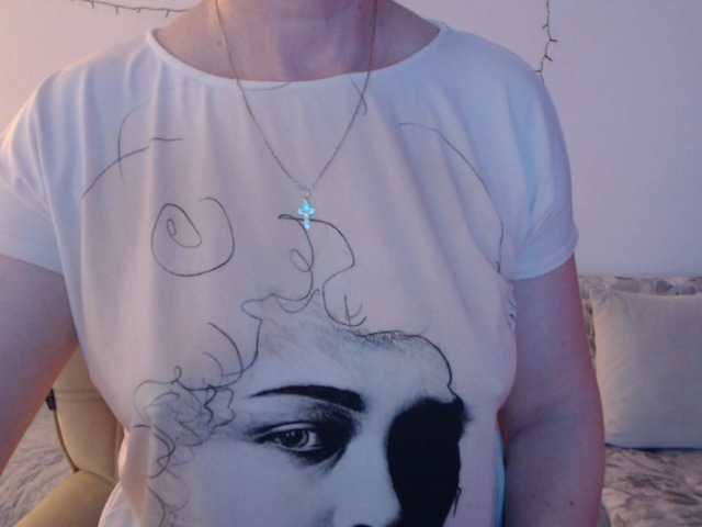 goodSnowQueen's BongaCams show and profile