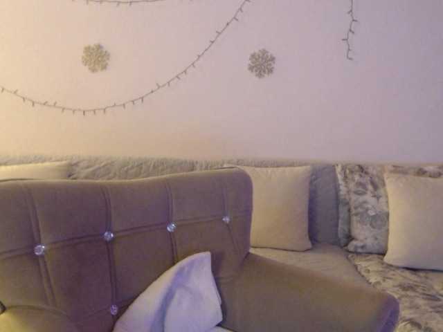 goodSnowQueen's BongaCams show and profile