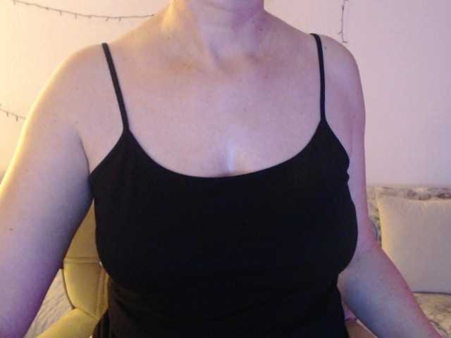 goodSnowQueen's BongaCams show and profile