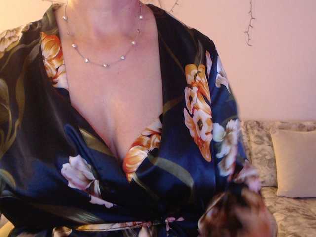 goodSnowQueen's BongaCams show and profile