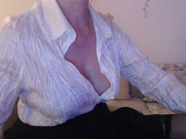 goodSnowQueen's BongaCams show and profile