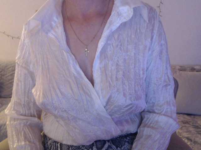 goodSnowQueen's BongaCams show and profile