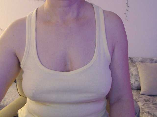 goodSnowQueen's BongaCams show and profile