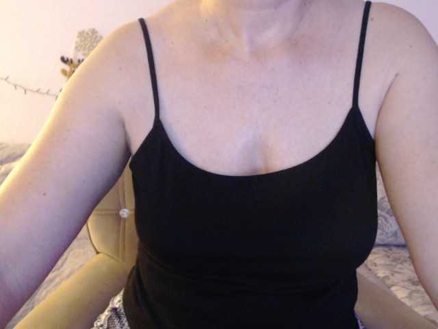 goodSnowQueen's BongaCams show and profile