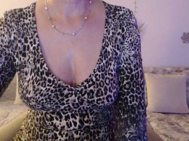 goodSnowQueen's BongaCams show and profile