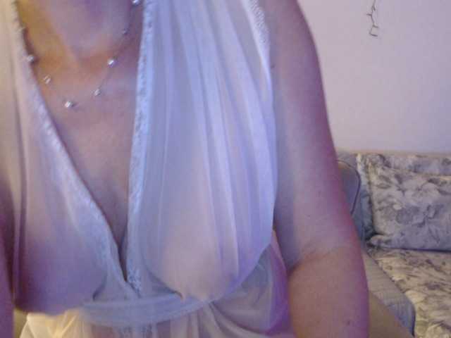 goodSnowQueen from BongaCams is Freechat