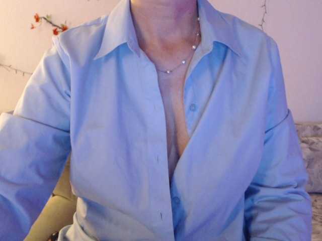 goodSnowQueen from BongaCams is Freechat