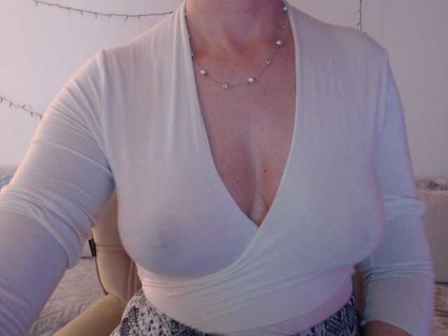 goodSnowQueen's BongaCams show and profile