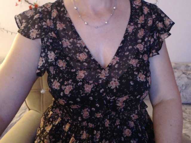 goodSnowQueen from BongaCams is Freechat