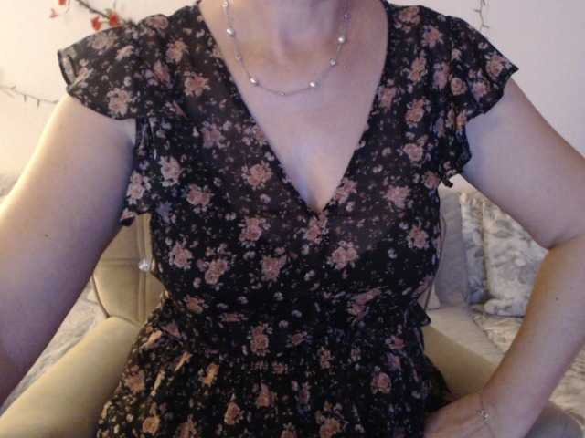 goodSnowQueen from BongaCams is Freechat