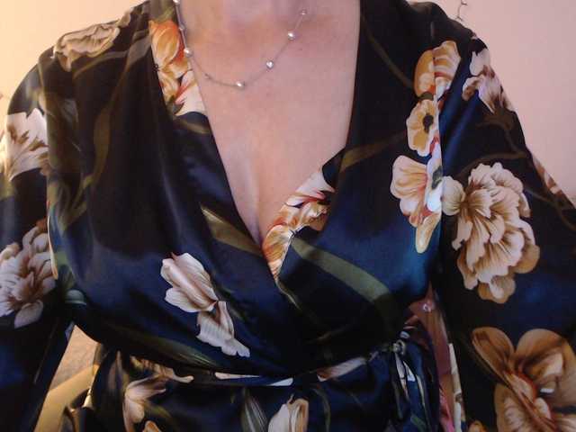 goodSnowQueen's BongaCams show and profile