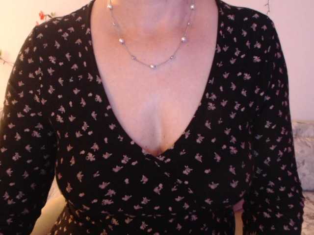 goodSnowQueen from BongaCams is Freechat