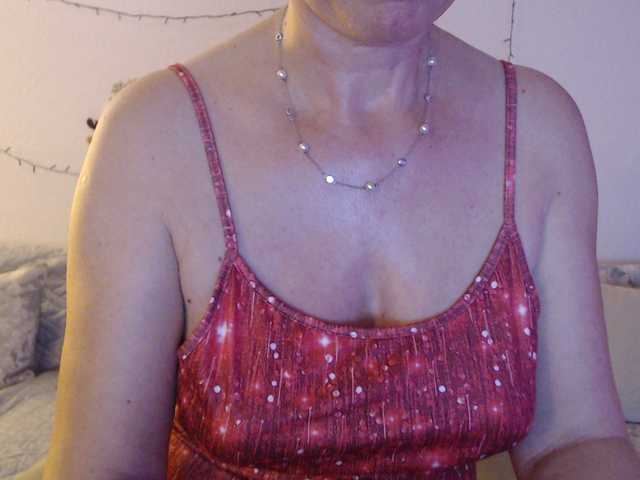 goodSnowQueen's BongaCams show and profile