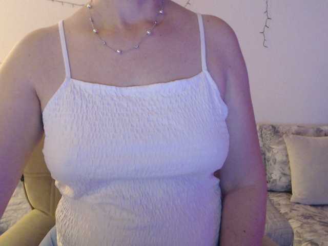 goodSnowQueen's BongaCams show and profile
