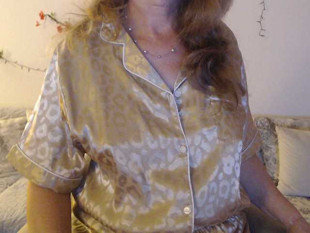 goodSnowQueen from BongaCams is Freechat