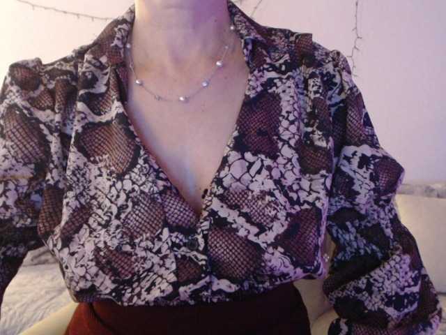 goodSnowQueen's BongaCams show and profile