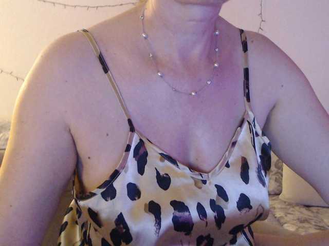 goodSnowQueen's BongaCams show and profile