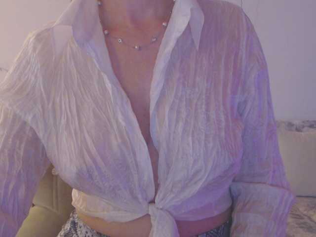 goodSnowQueen's BongaCams show and profile