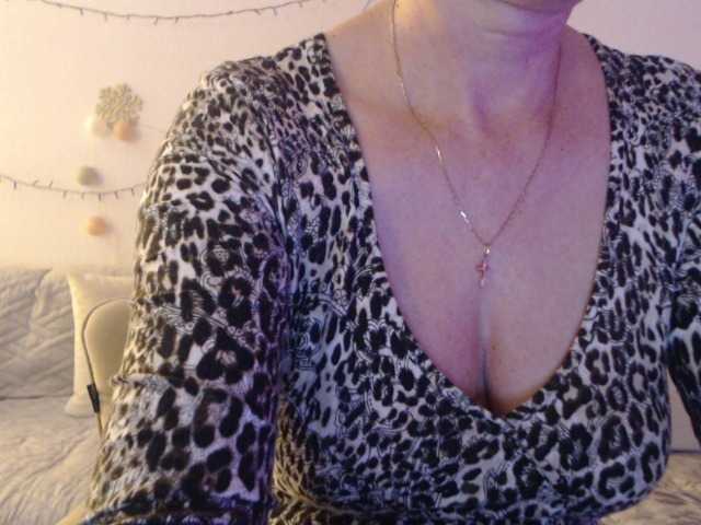goodSnowQueen's BongaCams show and profile