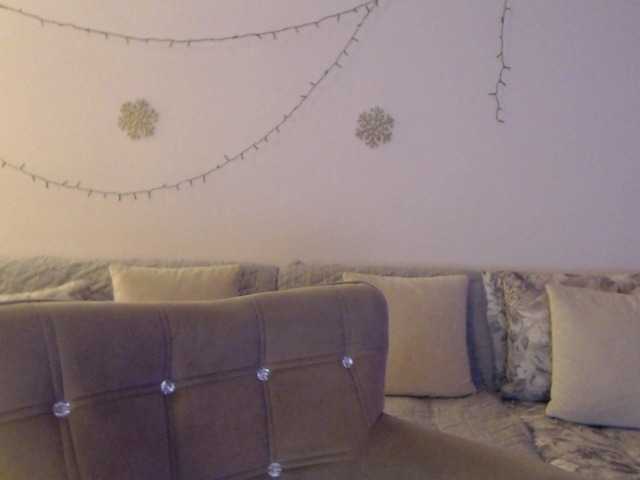 goodSnowQueen's BongaCams show and profile