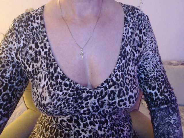 goodSnowQueen's BongaCams show and profile