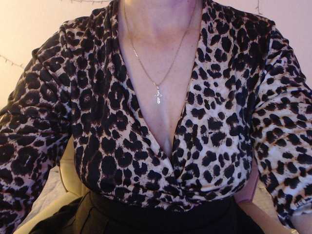 goodSnowQueen's BongaCams show and profile