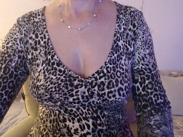 goodSnowQueen's BongaCams show and profile