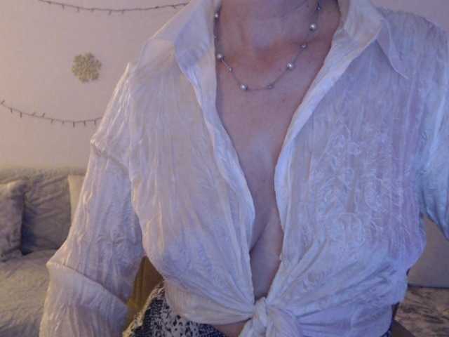 goodSnowQueen's BongaCams show and profile